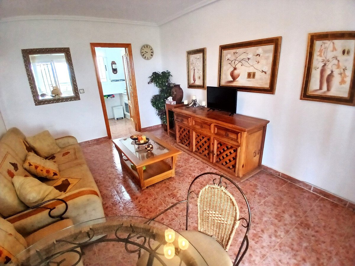 2 Bed Top Floor Apartment in Alicante