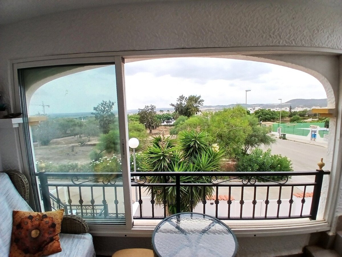 2 Bed Top Floor Apartment in Alicante