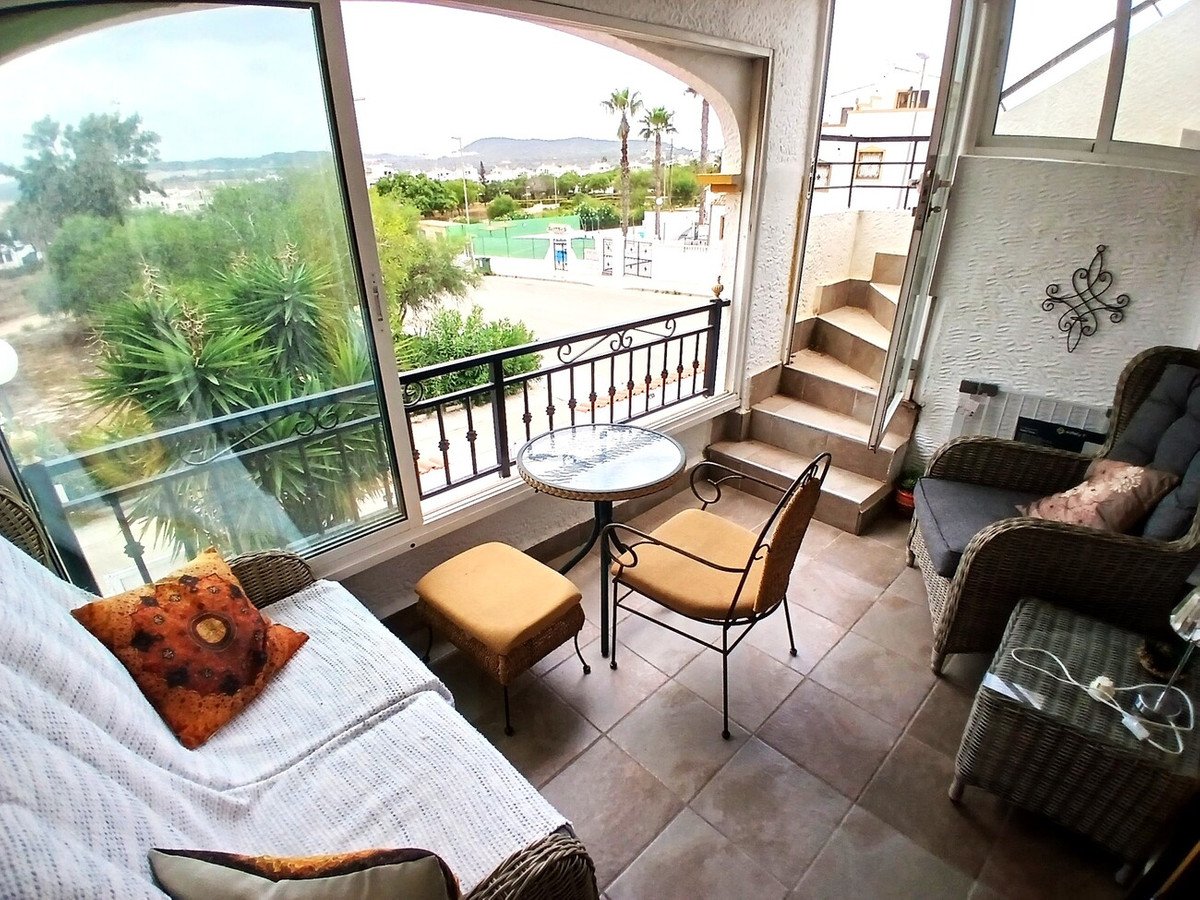 2 Bed Top Floor Apartment in Alicante