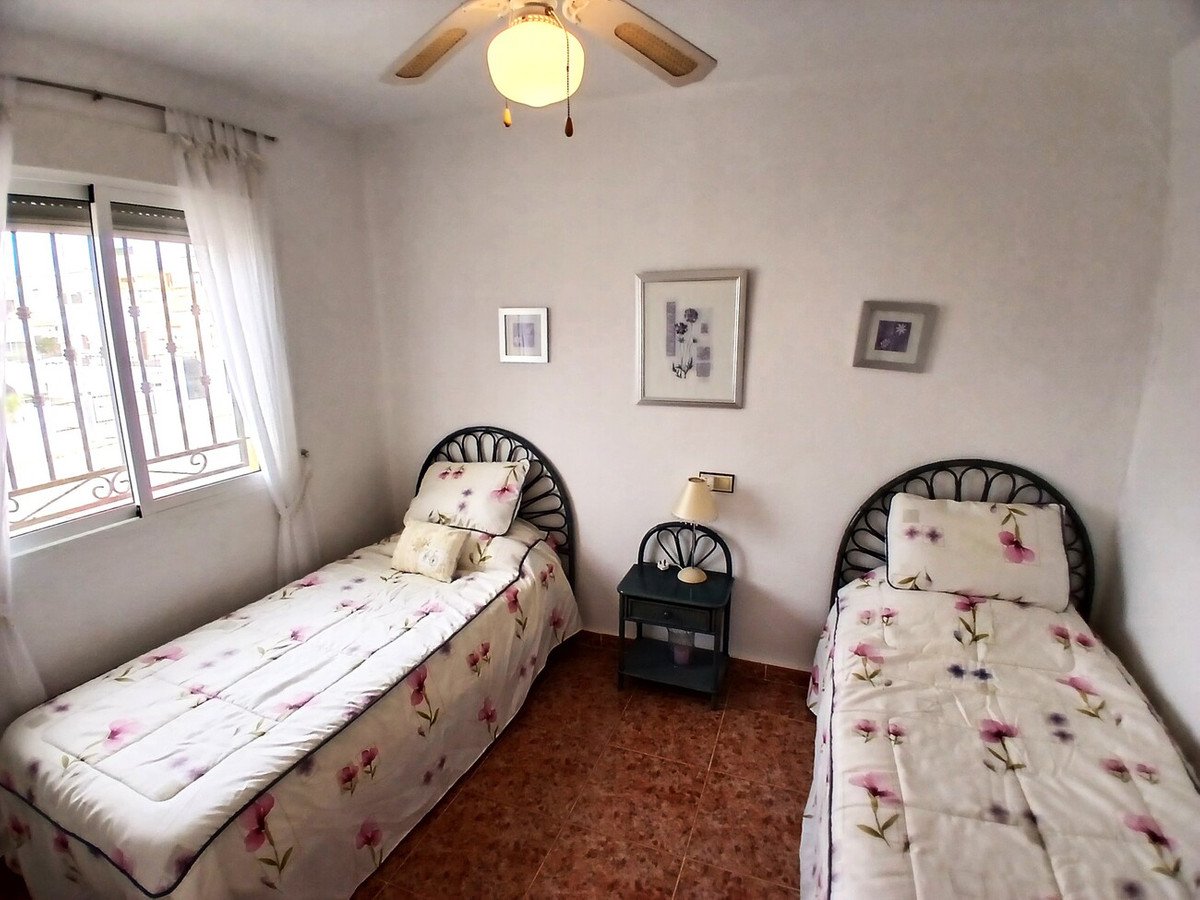2 Bed Top Floor Apartment in Alicante
