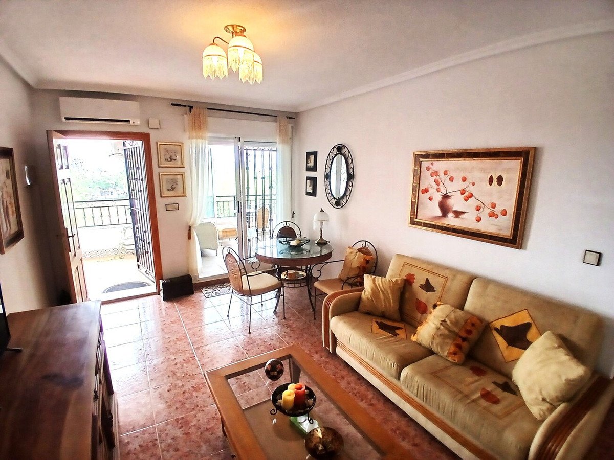 2 Bed Top Floor Apartment in Alicante