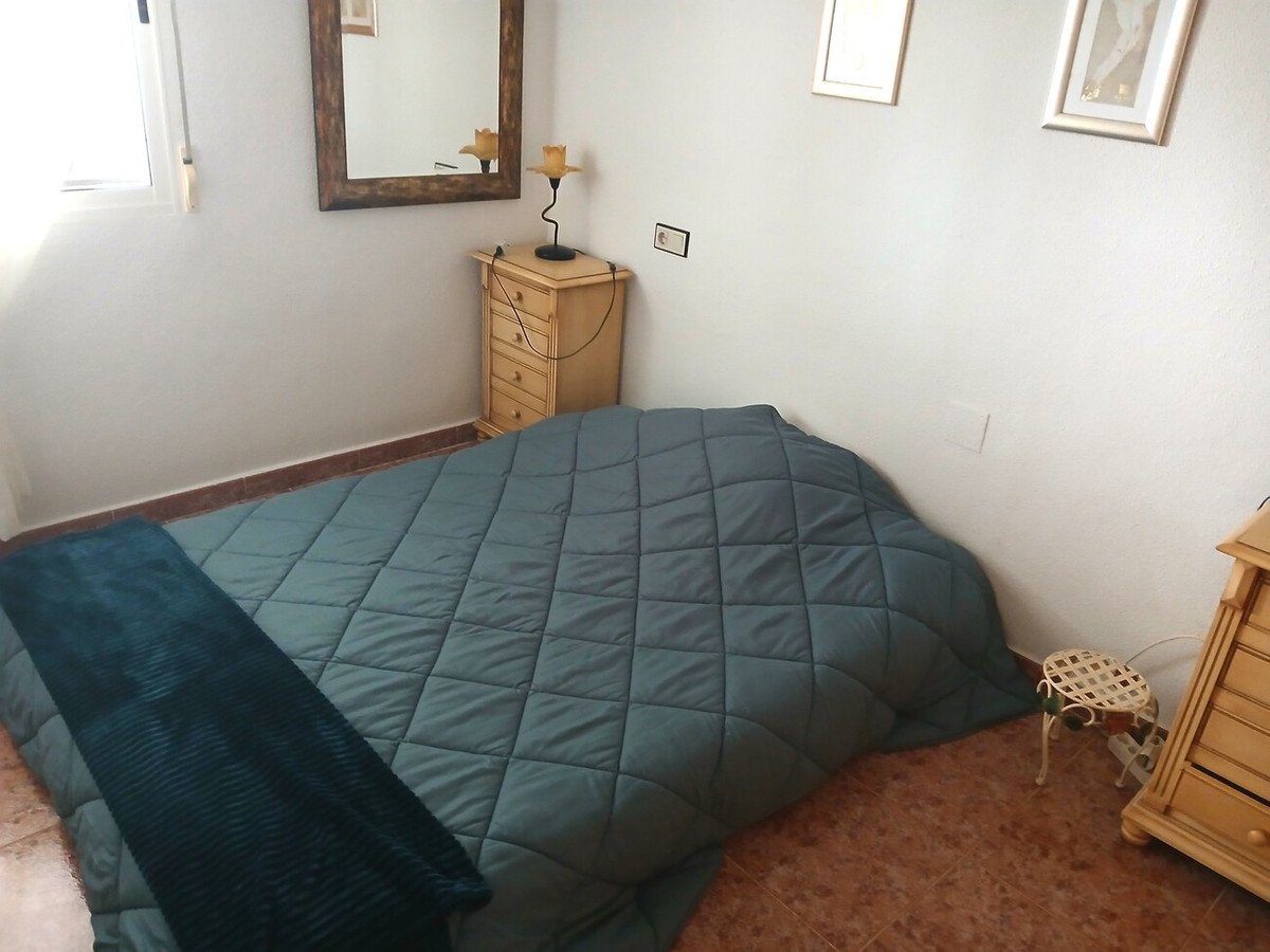 2 Bed Top Floor Apartment in Alicante