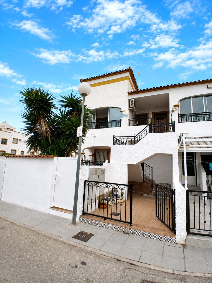 2 Bed Top Floor Apartment in Alicante
