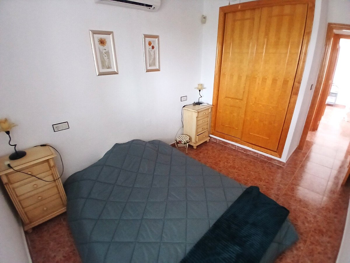 2 Bed Top Floor Apartment in Alicante