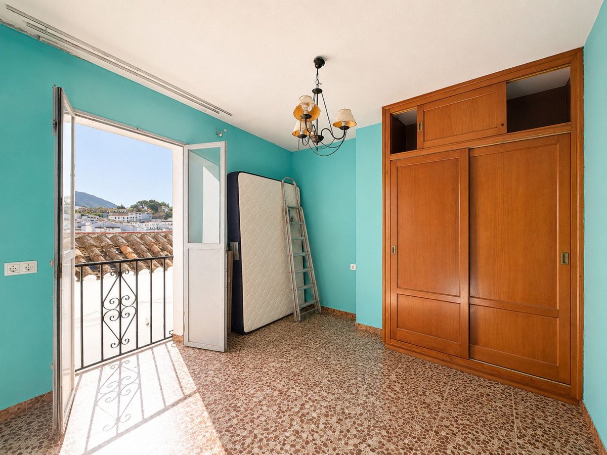 5 Bed Semi-Detached House in Mijas