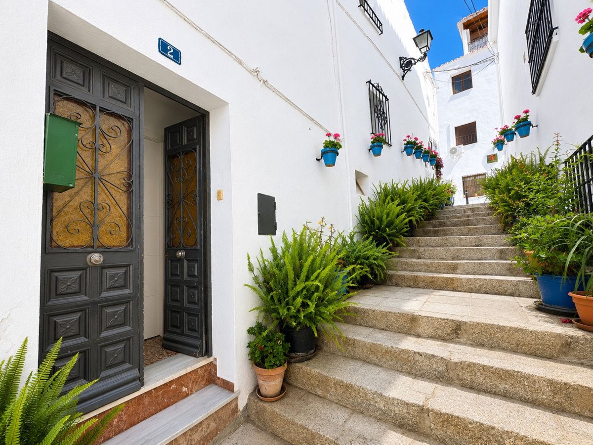 5 Bed Semi-Detached House in Mijas