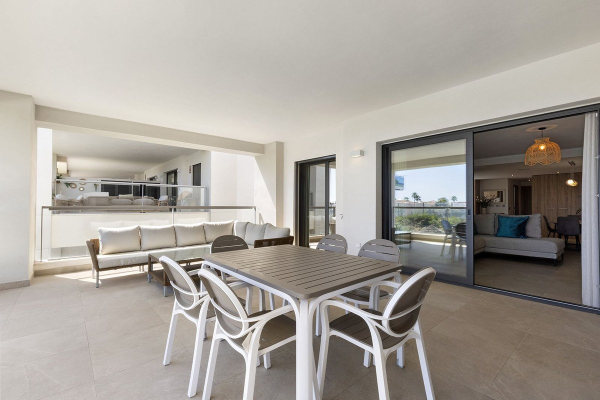 3 Bed Middle Floor Apartment in Casares Playa
