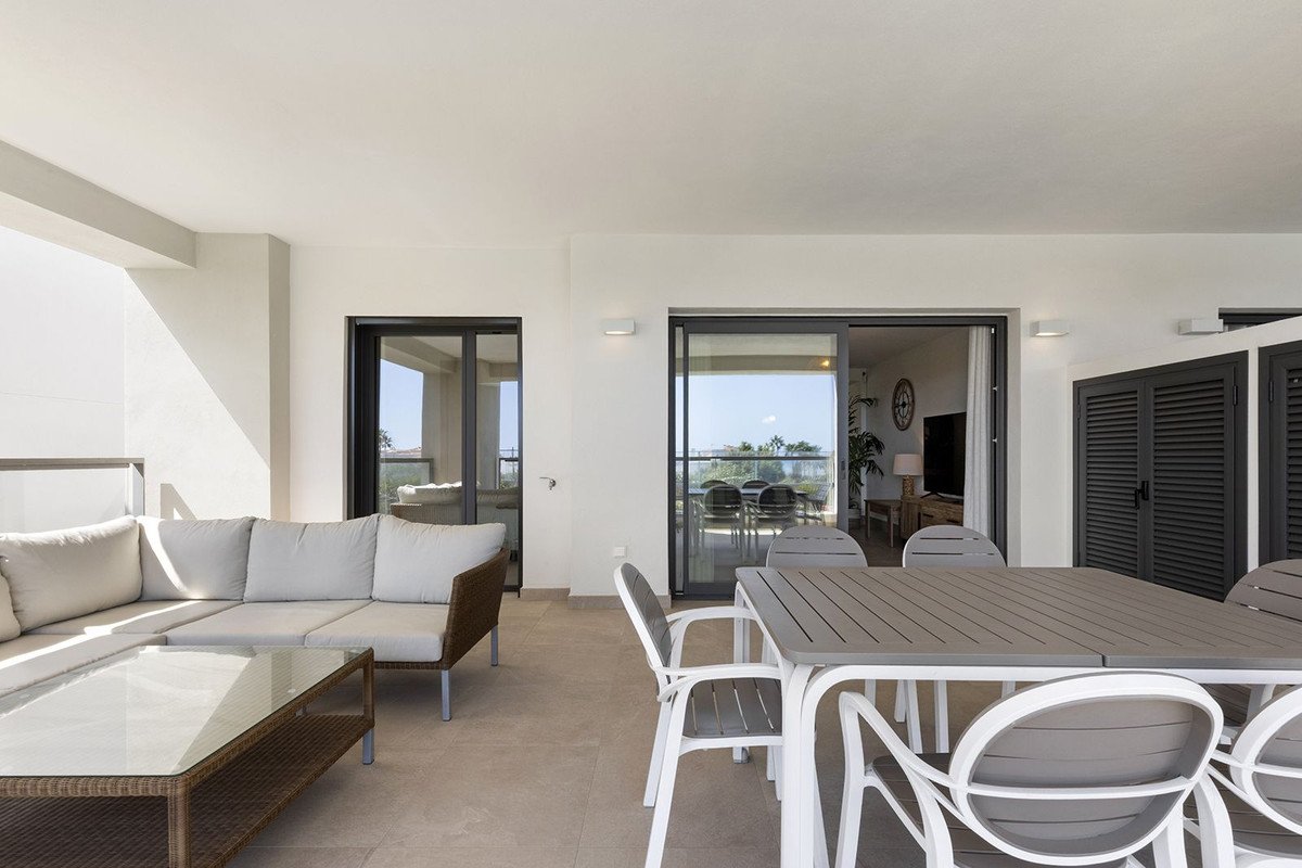 3 Bed Middle Floor Apartment in Casares Playa