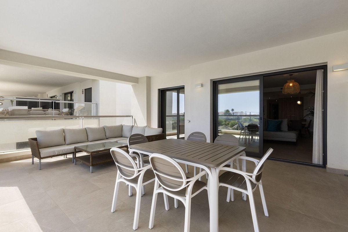 3 Bed Middle Floor Apartment in Casares Playa