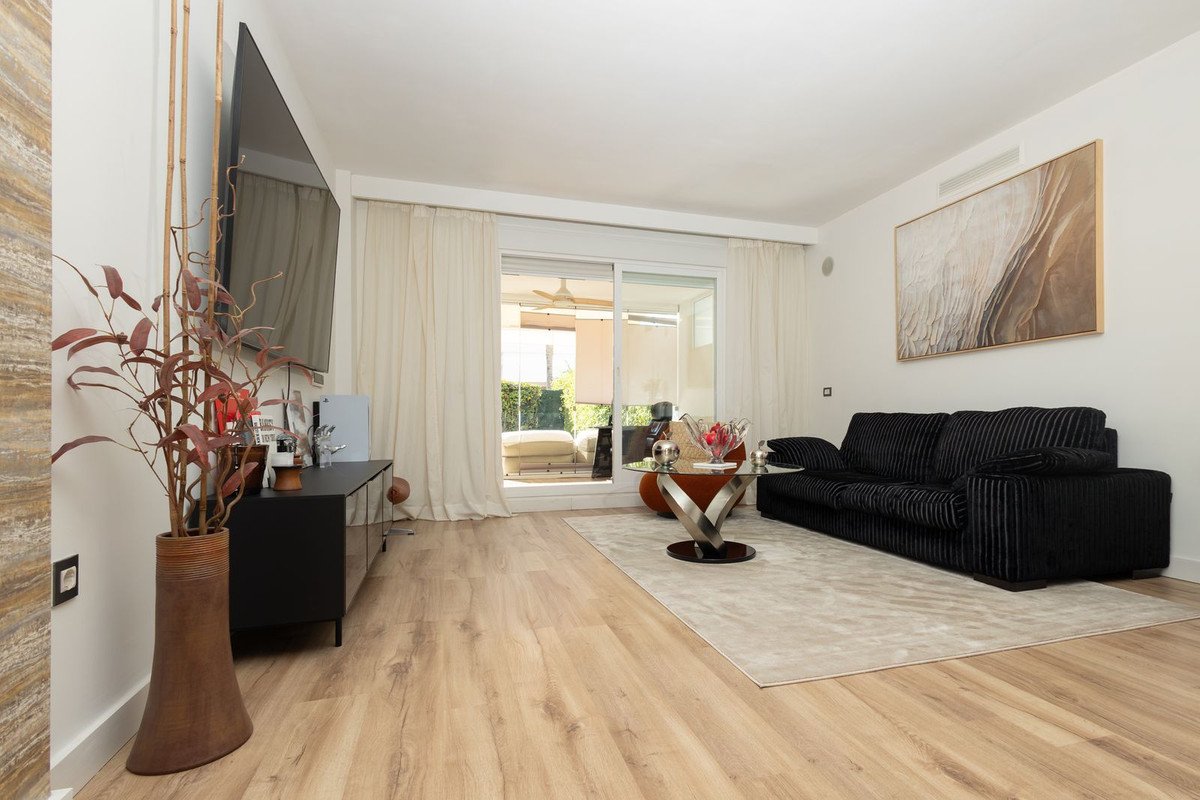 2 Bed Ground Floor Apartment in El Paraiso