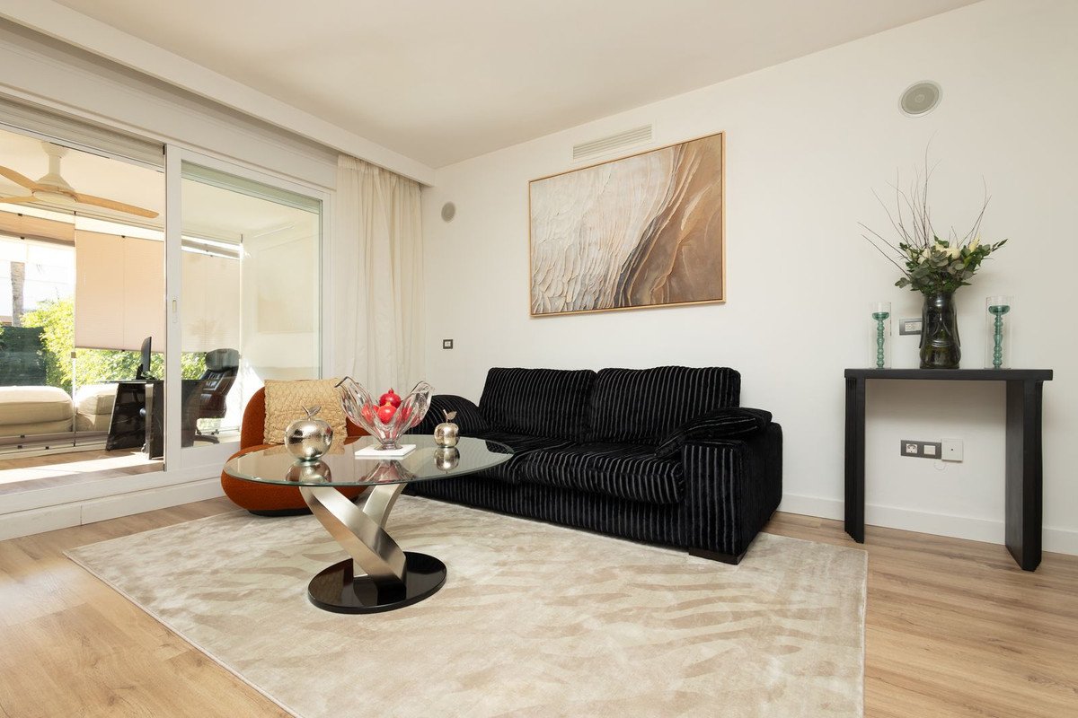 2 Bed Ground Floor Apartment in El Paraiso