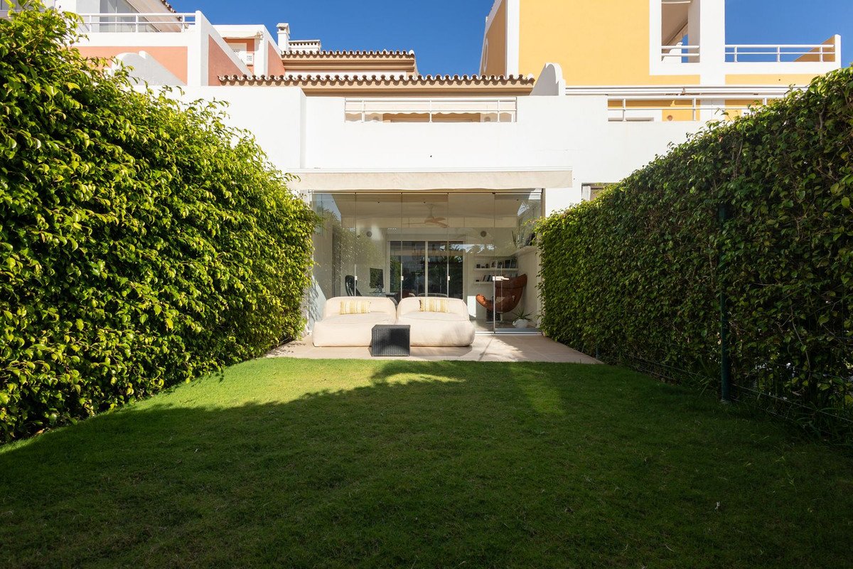 2 Bed Ground Floor Apartment in El Paraiso