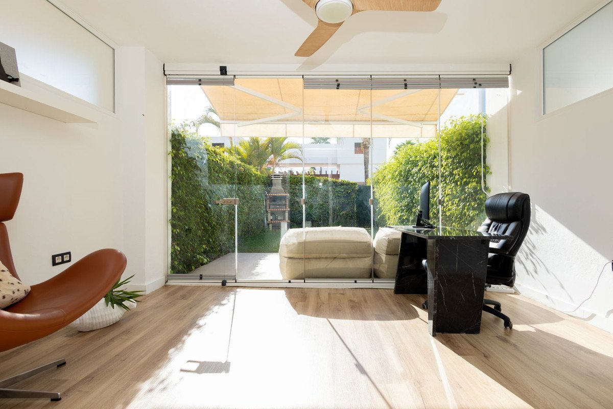 2 Bed Ground Floor Apartment in El Paraiso