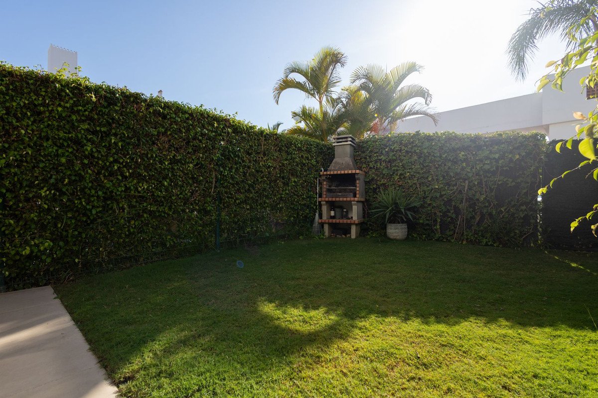 2 Bed Ground Floor Apartment in El Paraiso