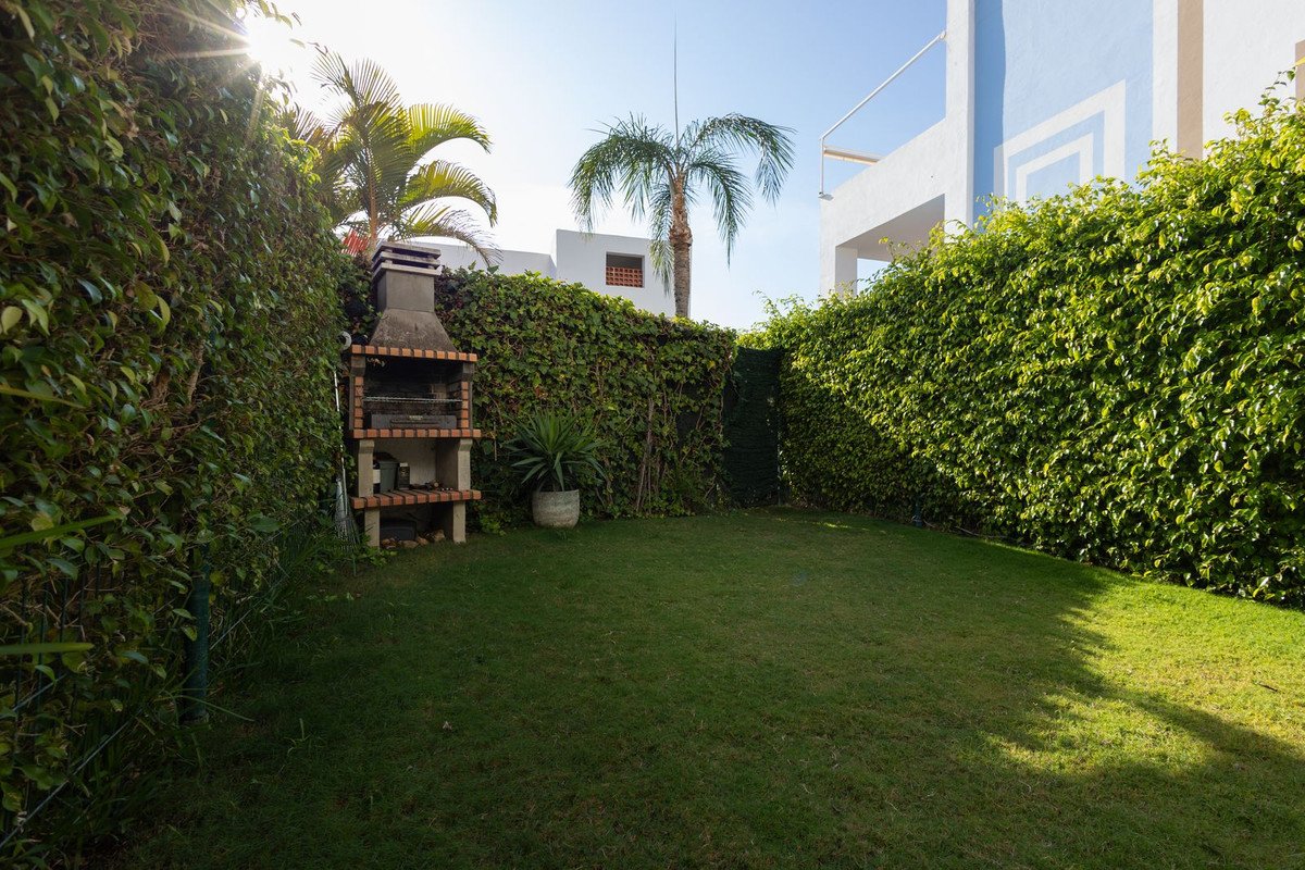 2 Bed Ground Floor Apartment in El Paraiso