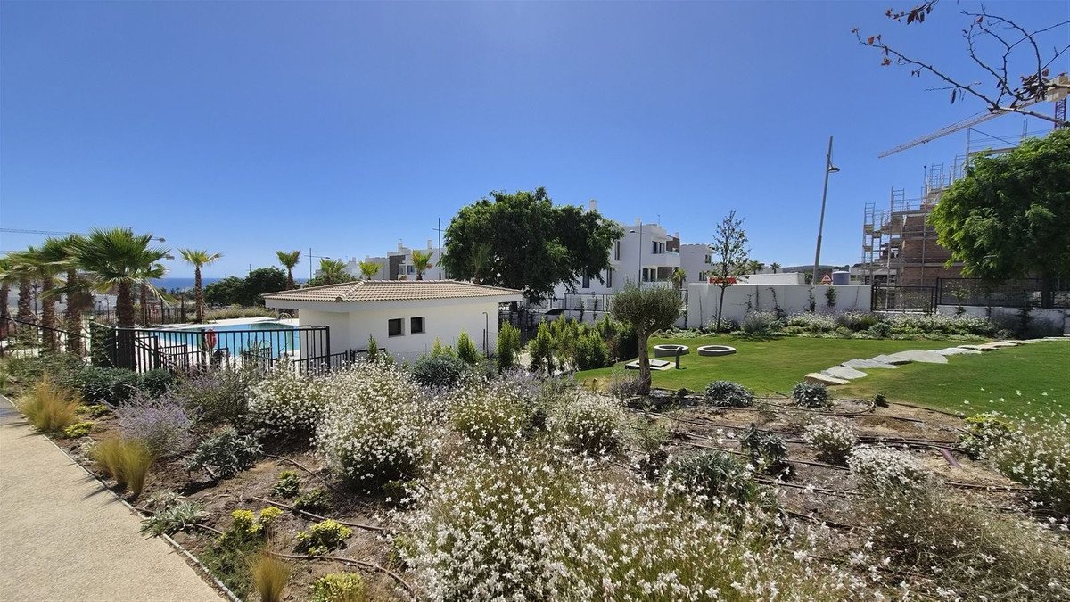 2 Bed Middle Floor Apartment in Estepona