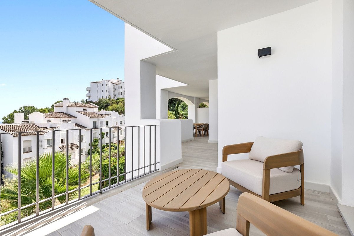 3 Bed Middle Floor Apartment in La Quinta