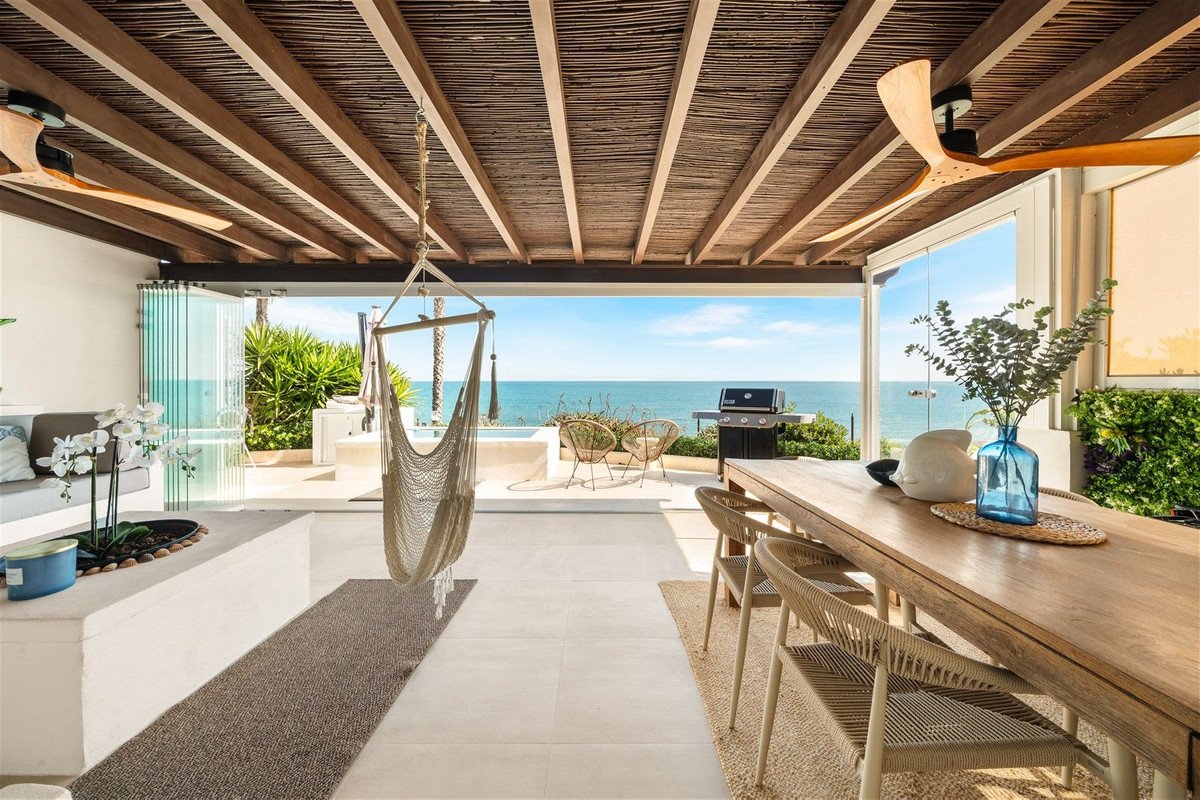 4 Bed Semi-Detached House in Estepona