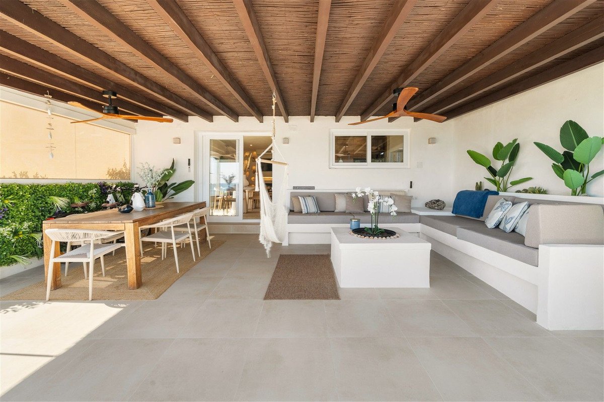 4 Bed Semi-Detached House in Estepona