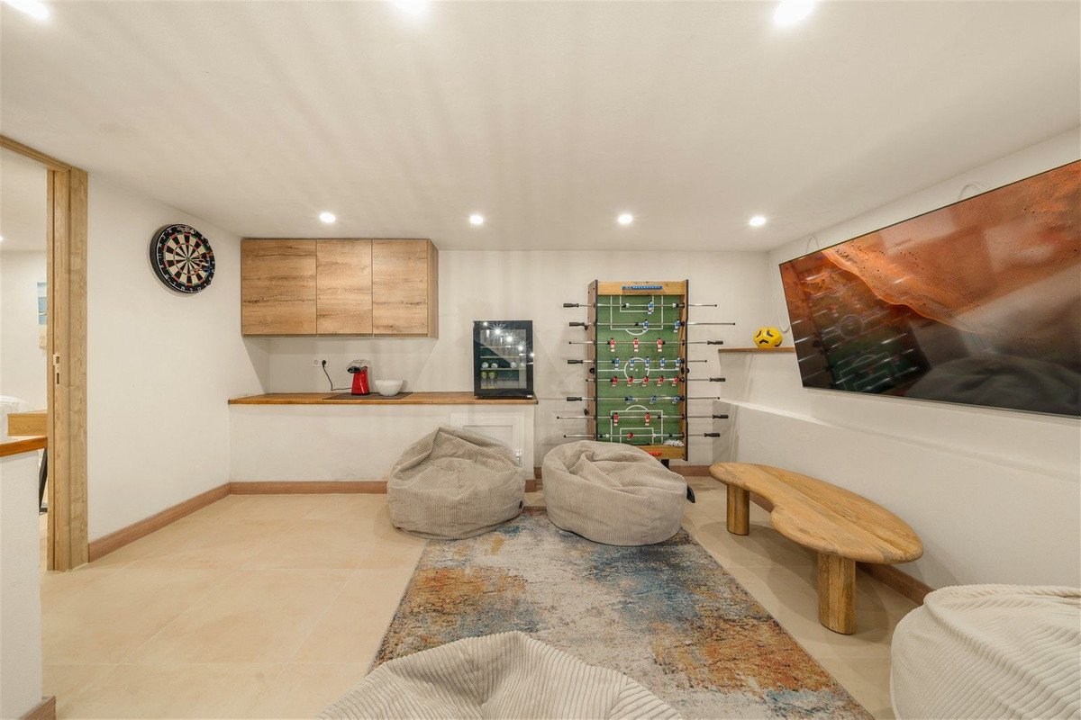 4 Bed Semi-Detached House in Estepona