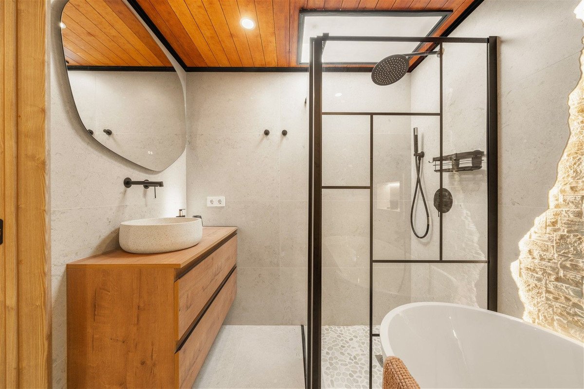 4 Bed Semi-Detached House in Estepona