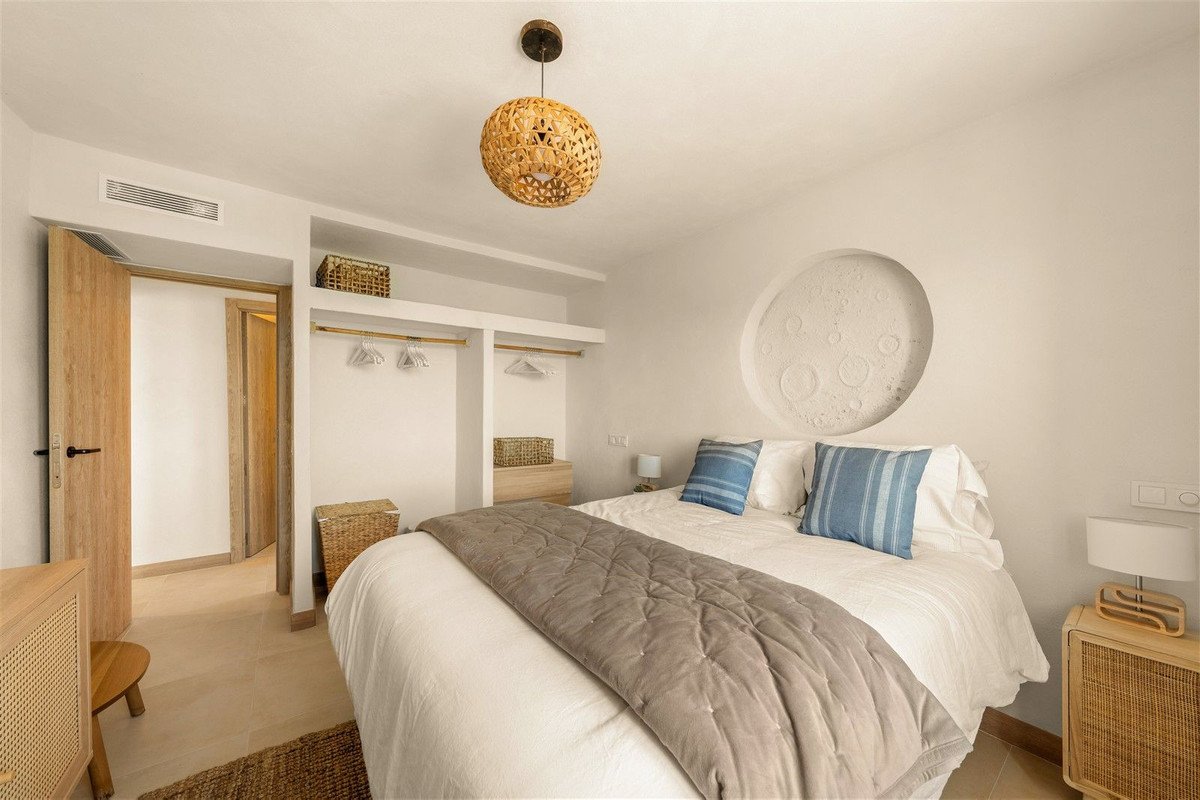 4 Bed Semi-Detached House in Estepona