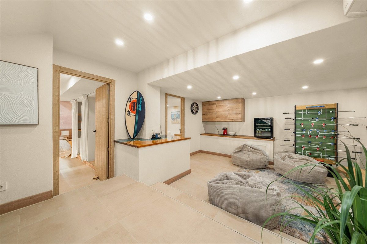 4 Bed Semi-Detached House in Estepona