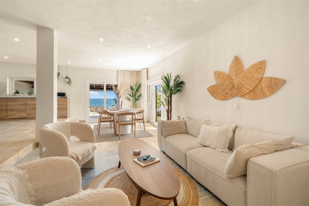 4 Bed Semi-Detached House in Estepona