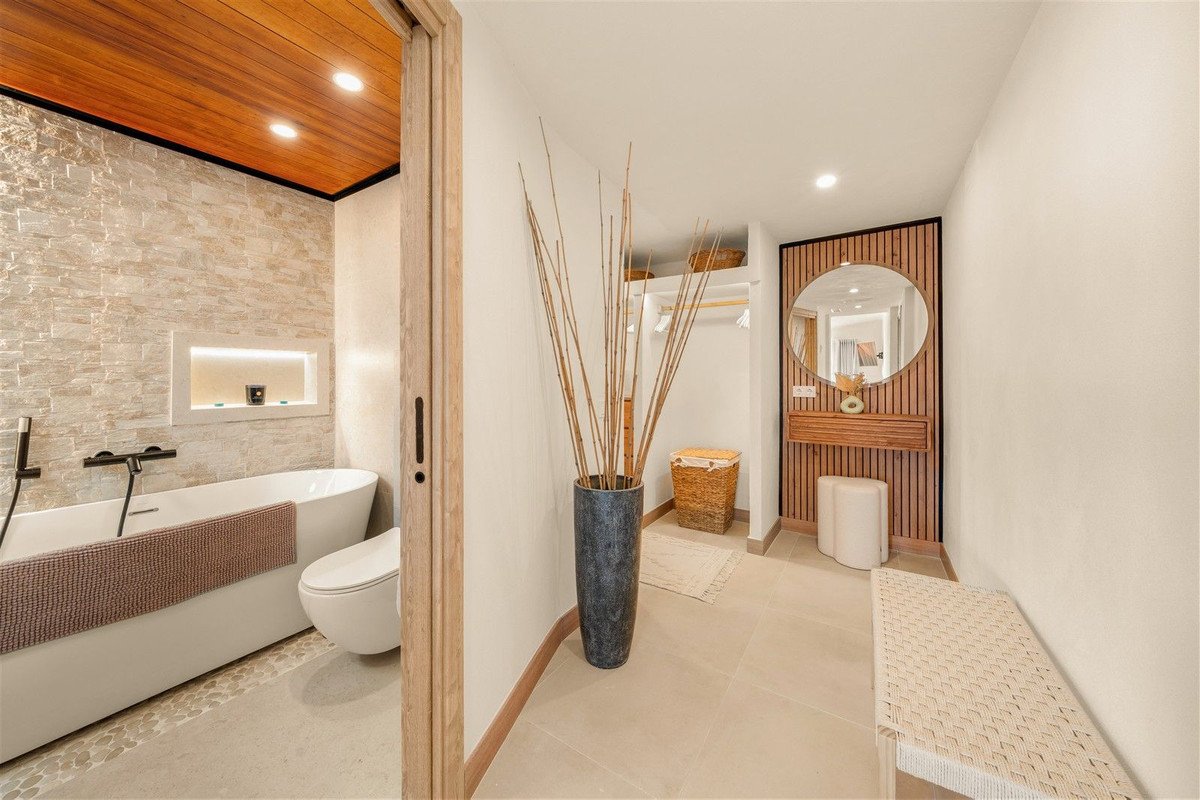 4 Bed Semi-Detached House in Estepona