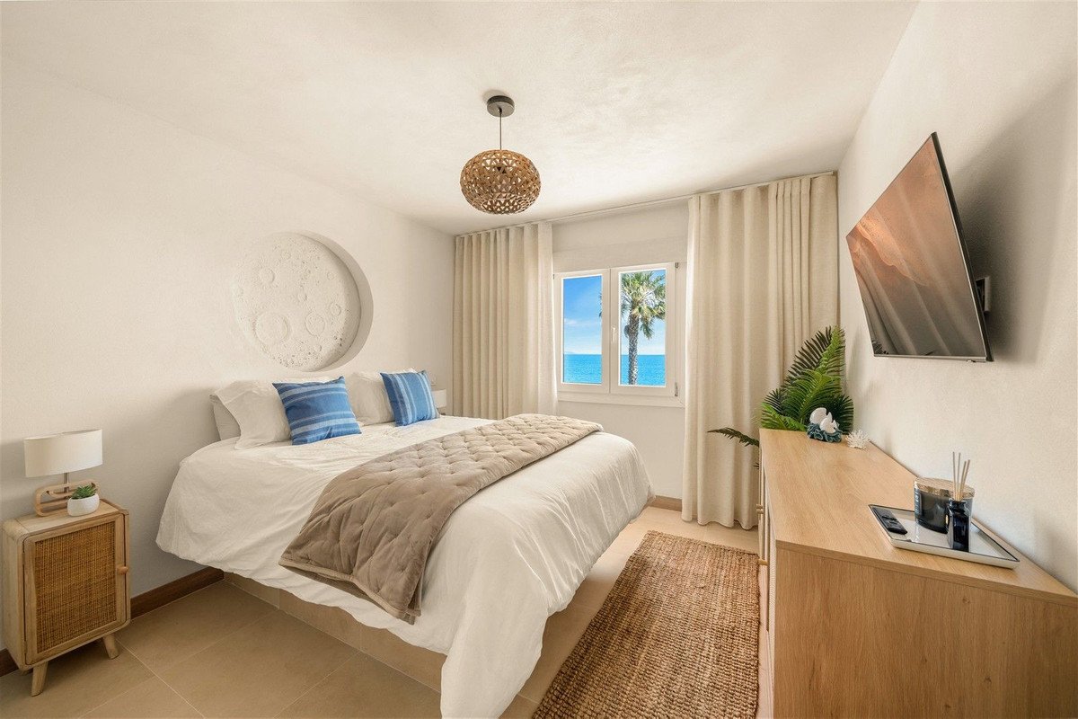 4 Bed Semi-Detached House in Estepona