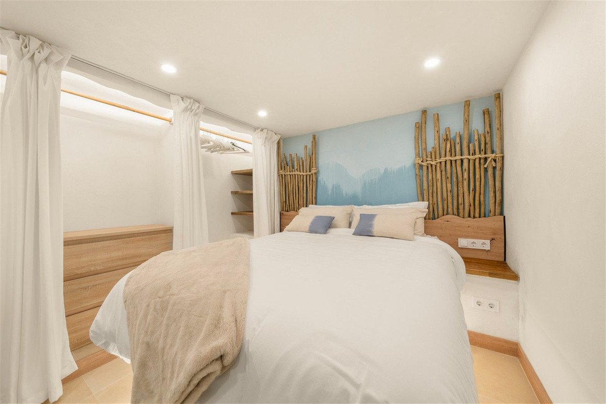 4 Bed Semi-Detached House in Estepona