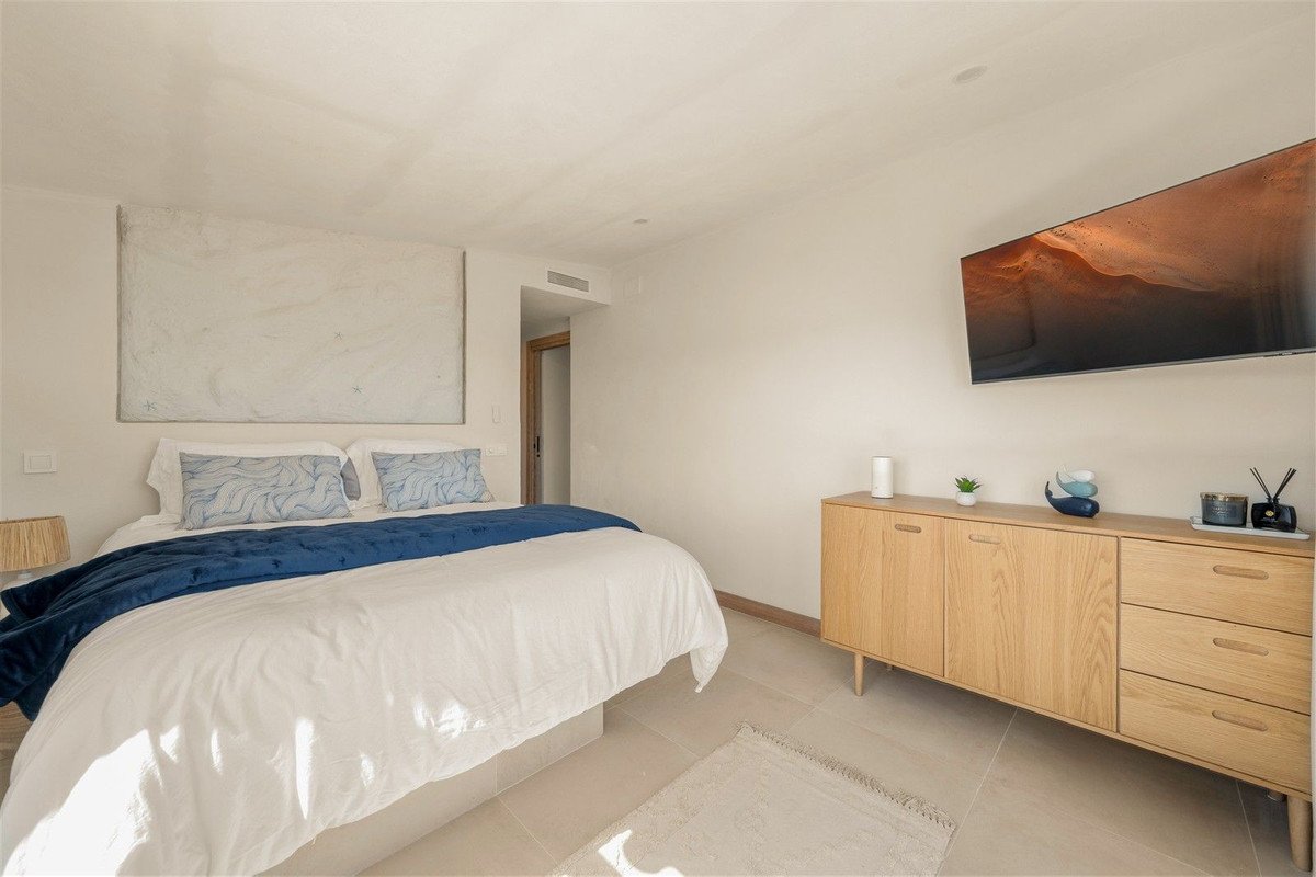 4 Bed Semi-Detached House in Estepona