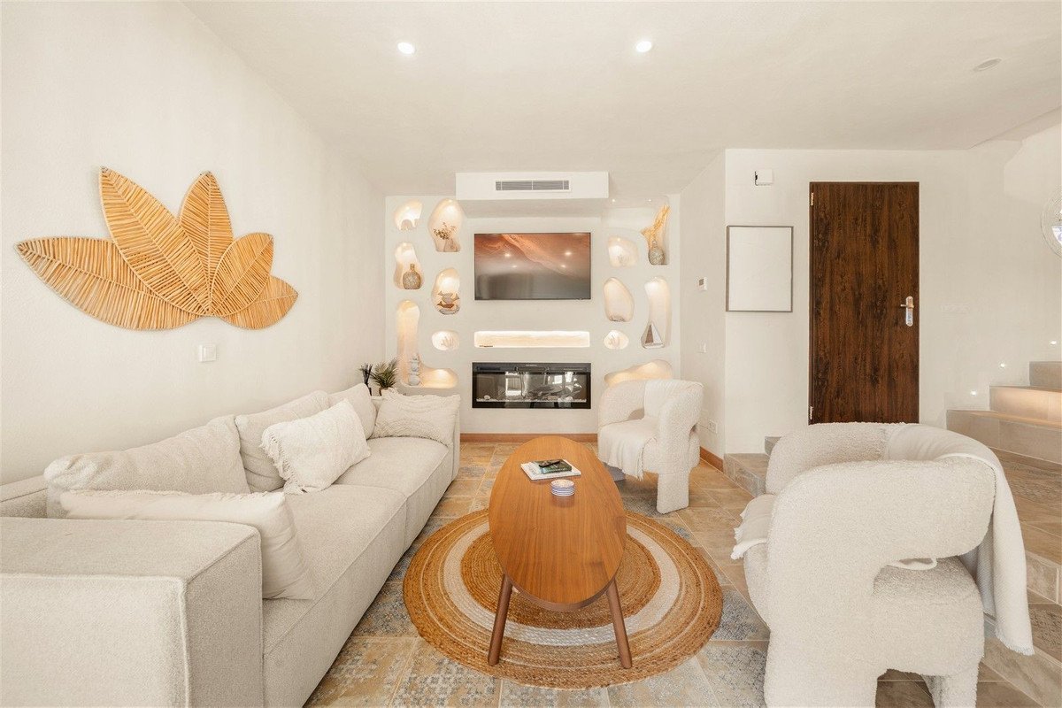 4 Bed Semi-Detached House in Estepona