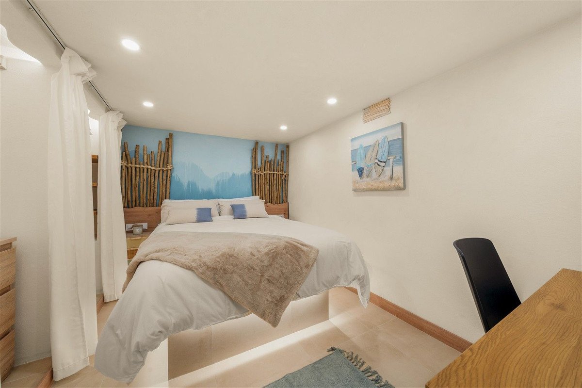 4 Bed Semi-Detached House in Estepona