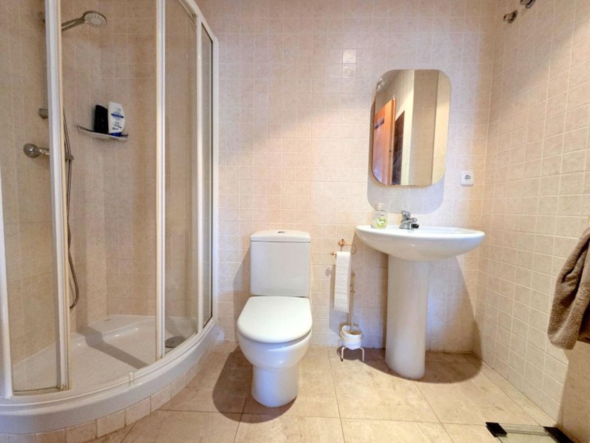 2 Bed Ground Floor Apartment in La Duquesa