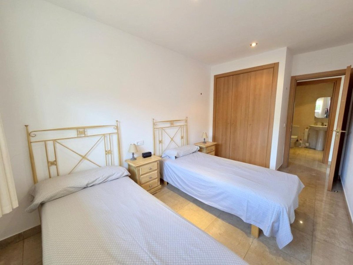 2 Bed Ground Floor Apartment in La Duquesa