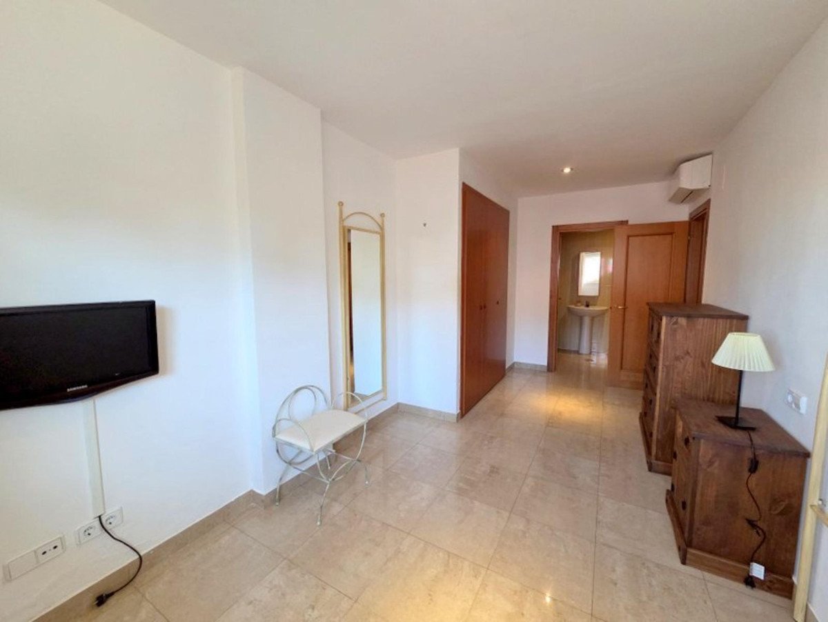 2 Bed Ground Floor Apartment in La Duquesa