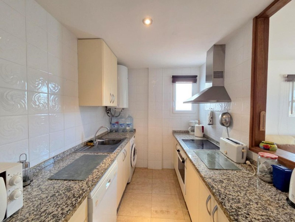 2 Bed Ground Floor Apartment in La Duquesa