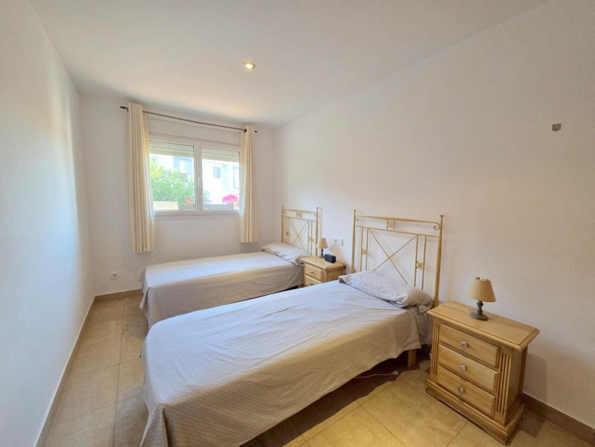 2 Bed Ground Floor Apartment in La Duquesa