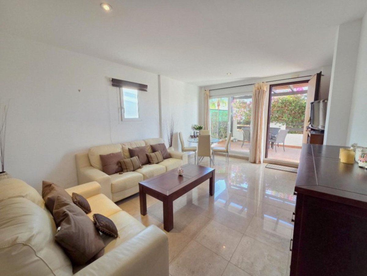 2 Bed Ground Floor Apartment in La Duquesa