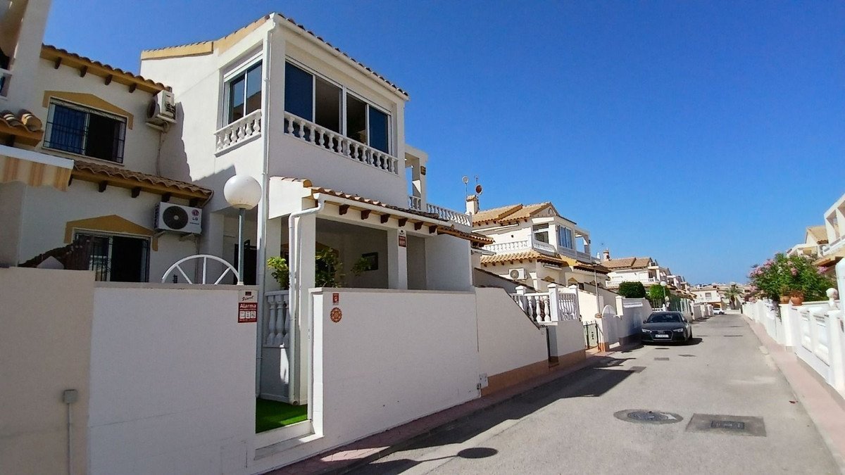 3 Bed Semi-Detached House in Orihuela Costa