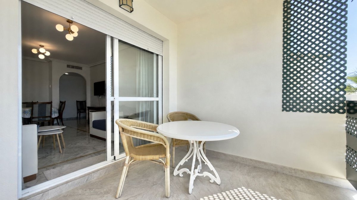 2 Bed Middle Floor Apartment in Nueva Andalucía
