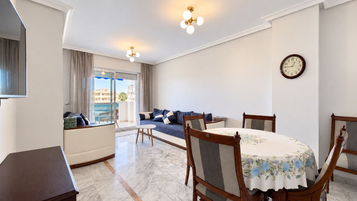 2 Bed Middle Floor Apartment in Nueva Andalucía