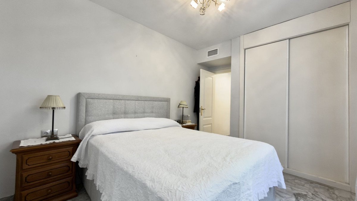 2 Bed Middle Floor Apartment in Nueva Andalucía