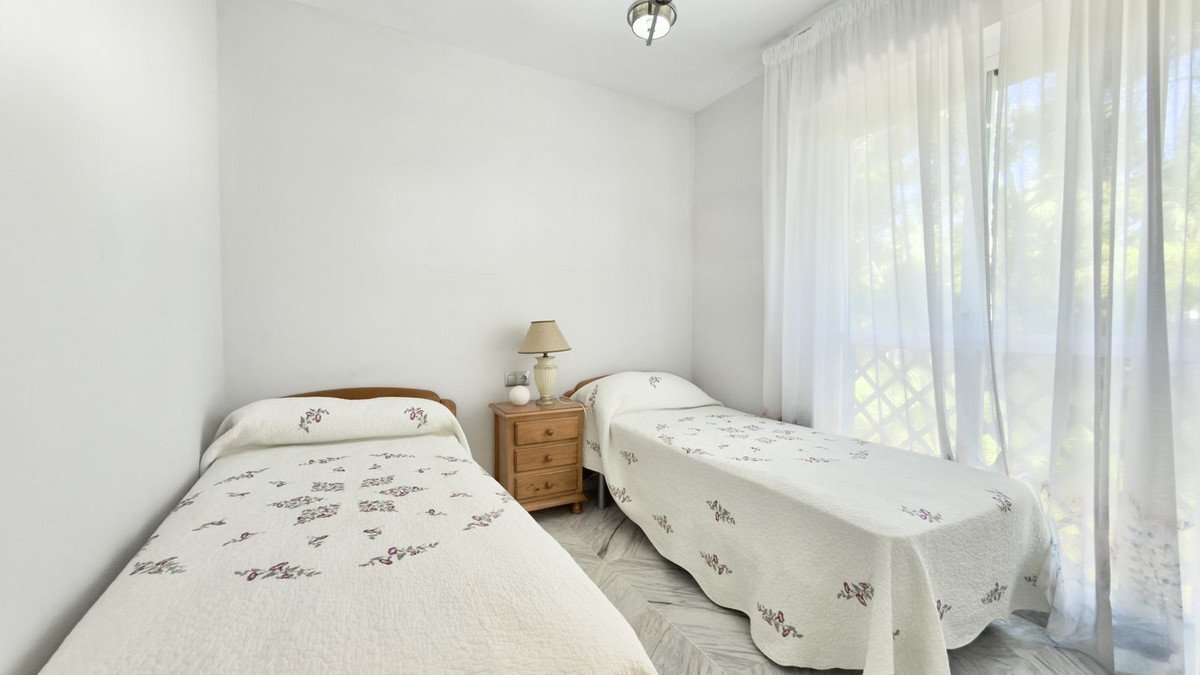 2 Bed Middle Floor Apartment in Nueva Andalucía