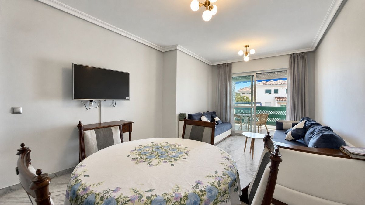 2 Bed Middle Floor Apartment in Nueva Andalucía