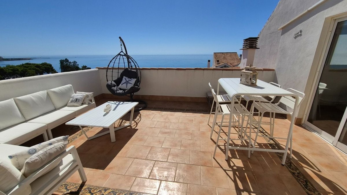 2 Bed Middle Floor Apartment in Estepona