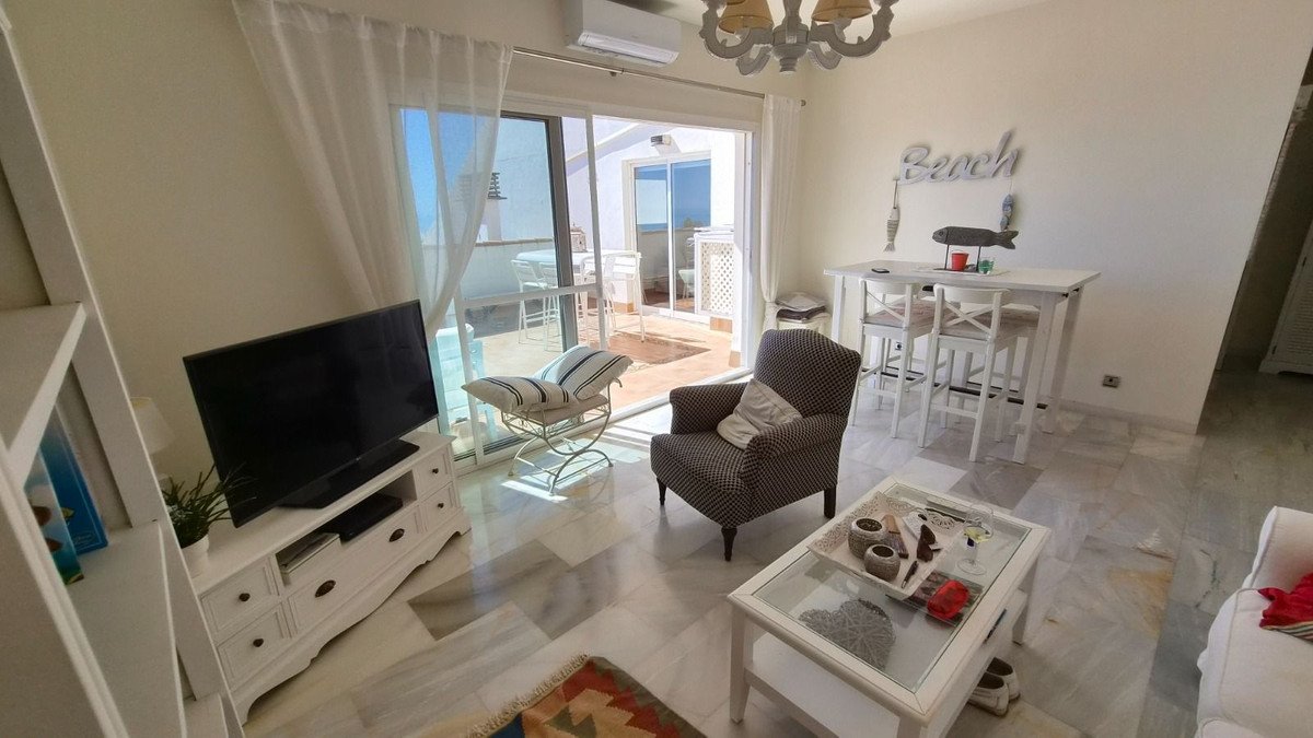 2 Bed Middle Floor Apartment in Estepona