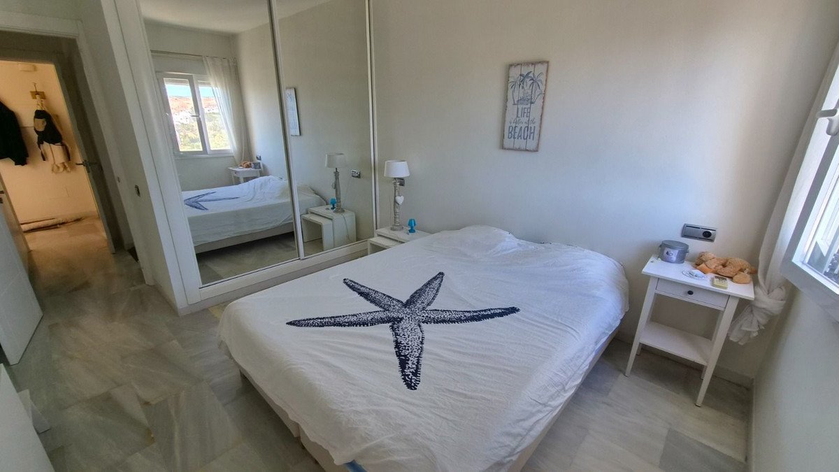 2 Bed Middle Floor Apartment in Estepona