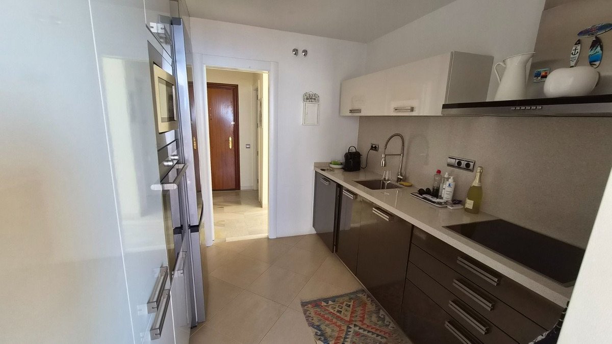 2 Bed Middle Floor Apartment in Estepona